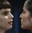Solange (Lídia Brondi) e Maria de Fátima (Gloria Pires) brigam em 'Vale Tudo'  Foto: Reprodução/Globo