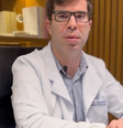 Dr. Ricardo Kores defende o diálogo acessível em pautas de saúde sexual  Foto: Reprodução/@dr.ricardokores/Instagram