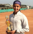 Radhika Yadav em título conquistado quando mais nova  Foto: Instagram/@radhika_yadavtennis / Reprodução