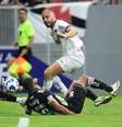  Foto: Vitor Silva/Botafogo - Legenda: Cabral deixa os jogadores do Vasco estirados no gramado e abre o placar / Jogada10