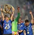 Maresca, treinador do Chelsea, ergue troféu da Copa do Mundo de Clubes  Foto: Jose Hernandez/Anadolu via Getty Images