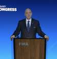Carmen Mandato/Getty Images) - Legenda: Gianni Infantnio, presidente da Fifa, roubou a cena durante a premiação do Mundial de Clubes  Foto: Jogada10