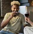 Entenda se o vinho pode atrapalhar sua dieta  Foto: Freepik