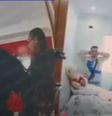 Jovem rendido foi alvejado por PMs  Foto: Reprodução/TV Globo