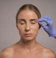Blefaroplastia é uma cirurgia nas pálpebras  Foto: Freepik