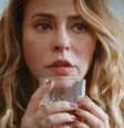 Helena (Paolla Oliveira) está sempre na corda bamba e perdeu o escapismo do humor  Foto: Reprodução/TV