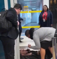 Homem provoca tumulto ao 'protestar' em portão de embarque do Aeroporto Internacional de SP  Foto: Reprodução/Redes Sociais