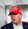 O presidente dos Estados Unidos, Donald Trump, fala com jornalistas a bordo do Air Force One a caminho de Nova Jersey, em 4 de julho de 2025.  Foto: © Nathan Howard / Reuters / RFI