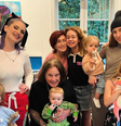 Ozzy Osbourne com a esposa, três dos filhos e os netos  Foto: Reprodução/Instagram/@kellyosbourne