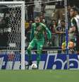  Foto: Pedro Souza/Atlético - Legenda: Everson foi o herói da noite na Arena MRV / Jogada10