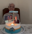 Dona Maria Bernadete fez 98 anos e ganhou bolo com o tema César Tralli  Foto: Reprodução/Instagram