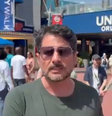 O senador publicou um vídeo na Disney mesmo estando com o passaporte apreendido  Foto: Reprodução/Youtube