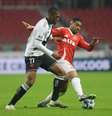  Foto: Ricardo Duarte / Internacional - Legenda: Jogadores de Inter e Vasco em disputa de bola no Beira-Rio / Jogada10