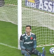 Árbitro explica expulsão de Léo Jardim após 'cera' e revela ofensas de dirigentes de Vasco e Inter  Foto: Reprodução/TV Globo