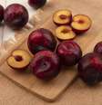 Ameixas in natura têm menos calorias que as secas  Foto: Freepik