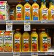 Suco de laranja ficou de fora da lista de produtos que recebem sobretaxa de 40%  Foto: Getty Images / BBC News Brasil