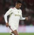  Foto: Gilvan de Souza/Flamengo - Legenda: Samuel Lino foi bem na estreia pelo Flamengo, com dribles e boas jogadas / Jogada10