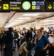 Pais ‘abandonam’ filho de 10 anos em aeroporto após descobrirem que passaporte do menino era inválido  Foto: Kike Rincon/Europa Press / Getty Images