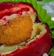 Inspirado na maçã e no morango do amor, acarajé também é vendida com doce   Foto: Reprodução/X/@caffeepls