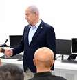 Netanyahu ao lado de chefes militares de Israel  Foto: DW / Deutsche Welle