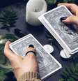 Leia a mensagem das cartas para o período de Marte em Libra  Foto: Shutterstock / João Bidu
