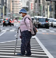 Mais de um quarto da população do Japão é de pessoas idosas, em sua maioria mulheres  Foto: CHARLY TRIBALLEAU/AFP / Getty Images