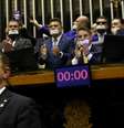 Com esparadrapos na boca, parlamentares da oposição impediram trabalhos do Congresso  Foto: José Cruz/Agência Brasil / BBC News Brasil