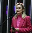 A deputada Julia Zanatta foi eleita em 2022 pelo PL de Santa Catarina e se declara aliada de Jair Bolsonaro   Foto: Reprodução: Câmara dos Deputados 