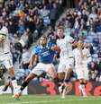 - Ian MacNicol/Getty Images - Legenda: Idoso de 70 anos passou mal em um jogo entre Rangers e Dundee FC pelo Campeonato Escocês  Foto: Jogada10