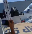 Momento em que os navios colidem acidentalmente  Foto: Reprodução/X