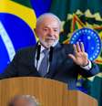 O presidente Luiz Inácio Lula da Silva assina a Medida Provisória "Brasil Soberano"  Foto: Wilton Junior/Estadão / Estadão