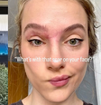 Modelo sofreu acidente após pombo colidir com seu capacete  Foto: Reprodução/Redes sociais