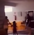 Menino é encontrado sozinho em sala vazia, escura e trancada dentro de creche no interior do Ceará  Foto: X/@donizetearruda7 / Reprodução