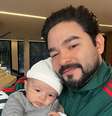 Yudi e seu filho, David Yudi; família irá se mudar para o Japão  Foto: Reprodução | Instagram