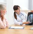 O acompanhamento médico especializado é fundamental para diagnóstico precoce e tratamento eficaz do câncer de pulmão  Foto: New Africa | Shutterstock / Portal EdiCase