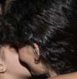 Filha de Bela Gil, Flor Gil ganha beijo da namorada, Nikita Chikita, durante show no Rio; quem é a jovem?.  Foto: Brazilnews / Purepeople