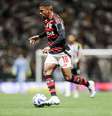 Samuel Lino contra o Atlético-MG –  Foto: Gilvan de Souza/Flamengo / Jogada10
