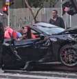 Testemunhas filmaram Porsche após colisão com outro carro. Nas imagens, é possível ver Bia Miranda e Gato Preto  Foto: Reprodução