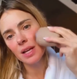Carolina Dieckmann é adepta da prática de passar gelo no rosto  Foto: Reprodução/Instagram