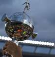 Troféu da Copa Libertadores da América  Foto:  Federico Peretti/NurPhoto/Getty Images
