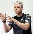 Tiago Nunes em ação pelo Botafogo –  Foto: Vitor Silva/Botafogo. / Jogada10