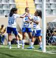 Jogadoras do Cruzeiro festejam gol de Vanessinha, que colocou o Cruzeiro em vantagem  Foto: Jhony Inácio / Especial para o Terra