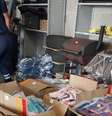 A alfândega francesa anunciou a apreensão de 24.000 camisas de futebol falsificadas, na França, em julho de 2025.  Foto: © Douane française / RFI