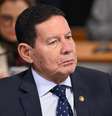 O senador Hamilton Mourão (Republicanos-RS), durante entrevista ao portal Terra, em que defendeu Jair Bolsonaro, criticou as investigações contra o ex-presidente e apontou Tarcísio de Freitas como principal nome da direita para 2026.  Foto: 
