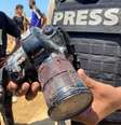 Câmera ensanguentada de fotojornalista assassinado por Israel em Khan Younis  Foto: ANSA / Ansa - Brasil