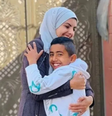A jornalista Mariam Abu Daggar e o filho, Ghaith  Foto: Reprodução/Redes Sociais