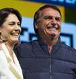 A ex-primeira-dama, Michelle, e o ex-presidente Jair Bolsonaro (PL)  Foto: Pedro H. Tesch / GettyImages