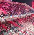  Foto: Reprodução - Legenda: Confronto entre as torcidas de Independiente e Universidad de Chile pela Sul-Americana-2025 / Jogada10