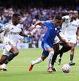 João Pedro faz o primeiro gol do Chelsea.  Além dele, outro brazuca, Estêvão, manda bem, levando o Fulham à loucura. Blues vencem por 2 a 0.   Foto: Justin Setterfield/Getty Images / Jogada10