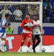 O goleiro Rafael saiu orgulhoso de sua equipe mesmo após a derrota para o Cruzeiro  Foto: Rubens Chiri/São Paulo FC - Legenda: Rafael saiu satisfeito com a atuação do Tricolor no Mineirão / Jogada10